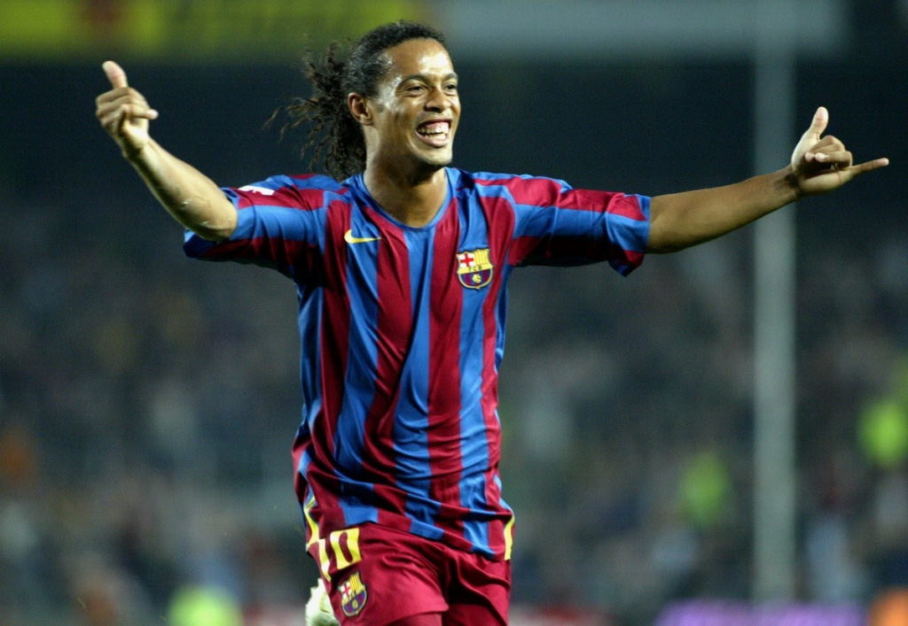 cau-thu-toc-duoi-ngua-Ronaldinho 