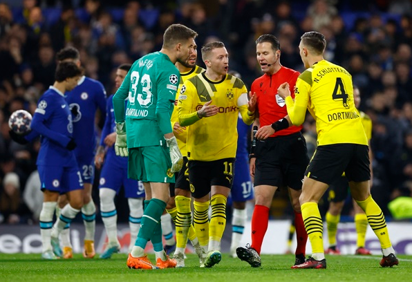 day-la-ly-do-chelsea-sut-hong-van-duoc-da-lai-penalty